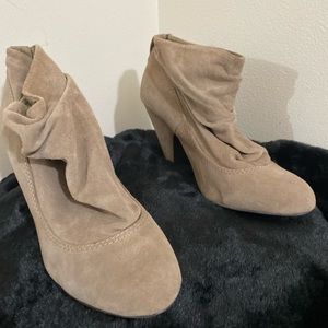 Suede boots